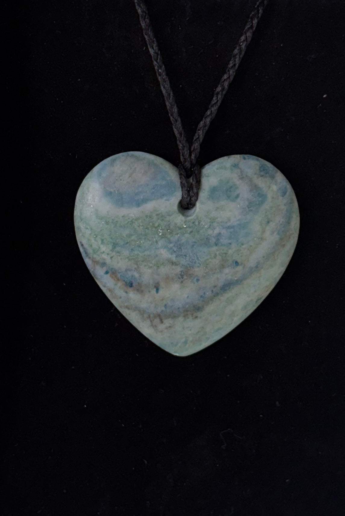 Large Āotea Heart Necklace - Medium